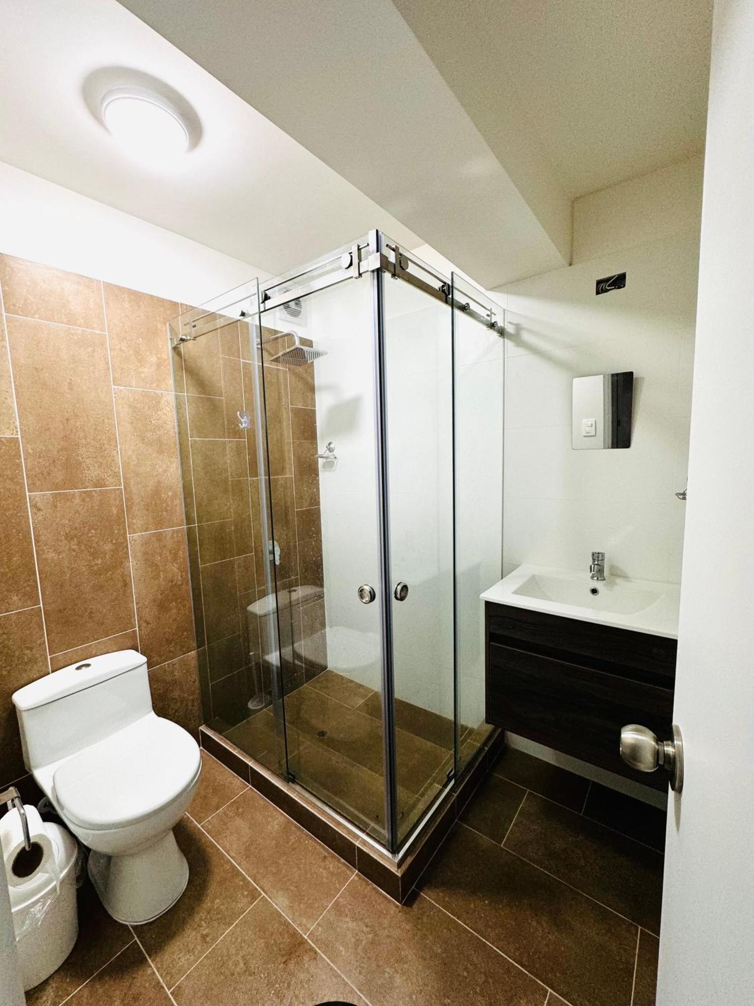 Cerca Al Parque Castilla Y Mall De Salaverry Apartamento
